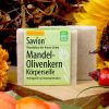 Savion Mandel Olivenkern Peelingseife Olivengranulat auf Holzbrett
