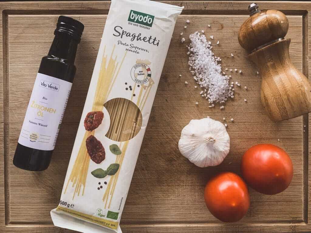 Zutaten für Pasta mit Zitronenolivenöl