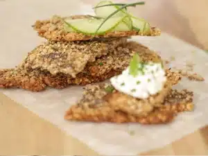 Rohkostbrot mit Möhren und Oliven