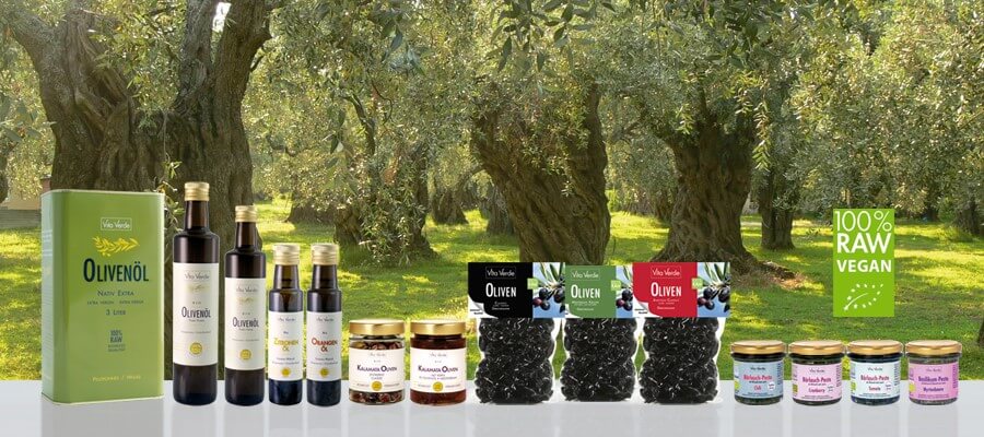Olivengarten mit Produktpalette
