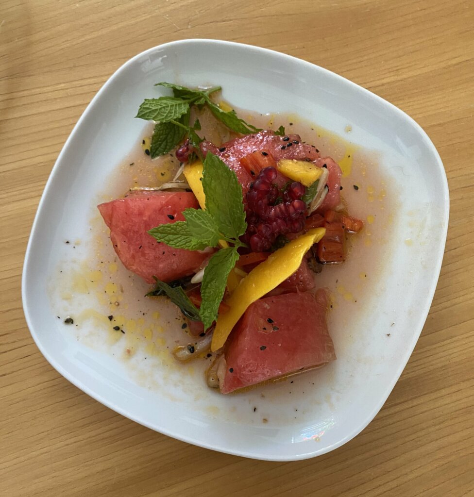 Erfrischender-Wassermelonensalat-mit-Mango1